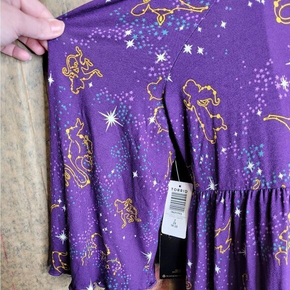 NEW‎ Torrid purple Aladdin galaxy constellation cold shoulder cut out top 2X - Picture 7 of 12